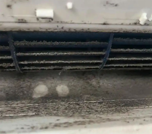 清水空调吹的风有股烧焦味是怎么回事